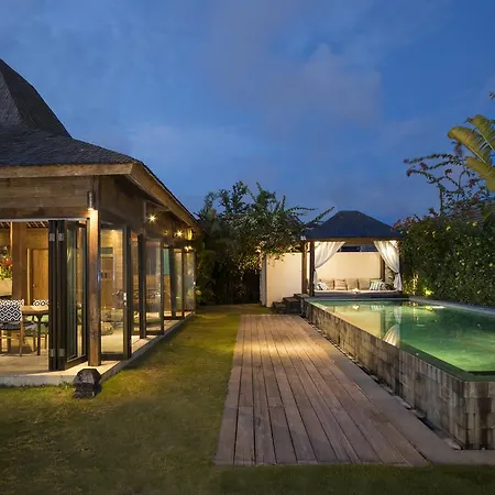 Elegant Villa Casabianca - Tropical Pool & Garden, Near Potato Head Beach Club!